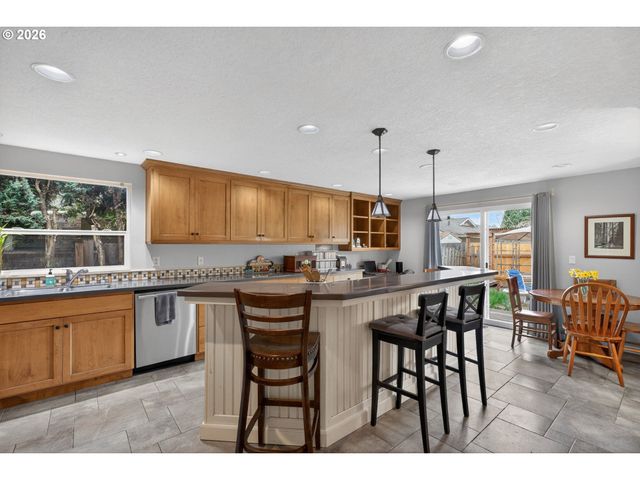 177 Ne 34TH Ct, Hillsboro, OR 97124