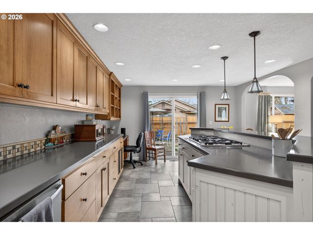 177 Ne 34TH Ct, Hillsboro, OR 97124