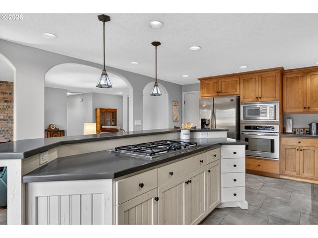 177 Ne 34TH Ct, Hillsboro, OR 97124