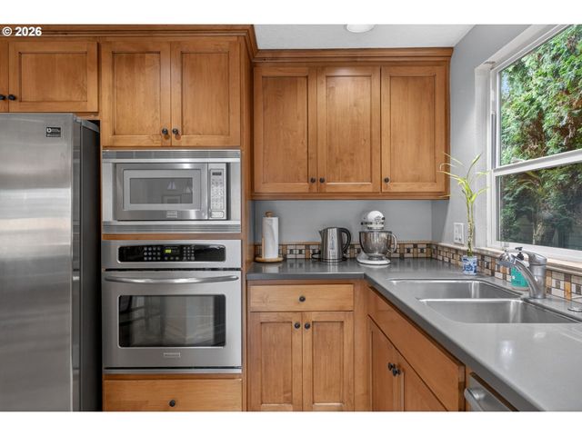 177 Ne 34TH Ct, Hillsboro, OR 97124