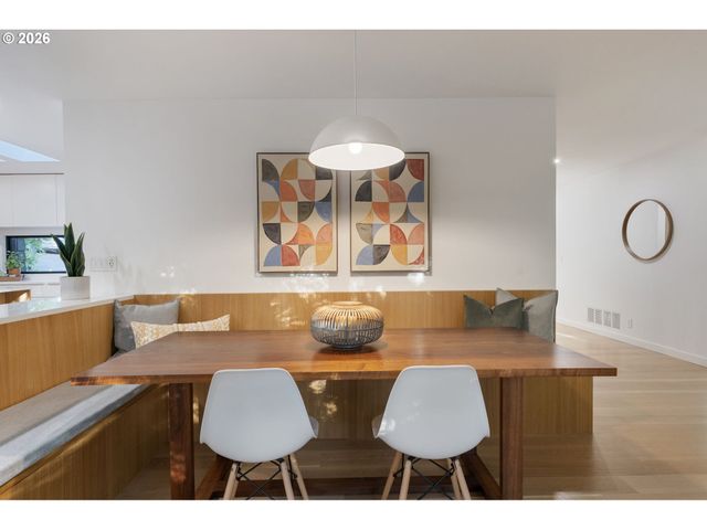 3868 Sw BRIDLEMILE Ln, Portland, OR 97221