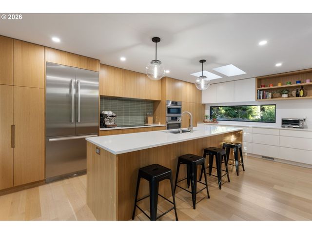 3868 Sw BRIDLEMILE Ln, Portland, OR 97221