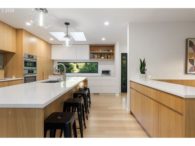 3868 Sw BRIDLEMILE Ln, Portland, OR 97221