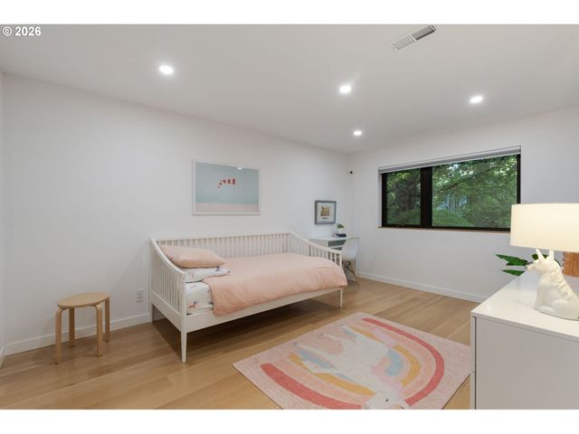 3868 Sw BRIDLEMILE Ln, Portland, OR 97221