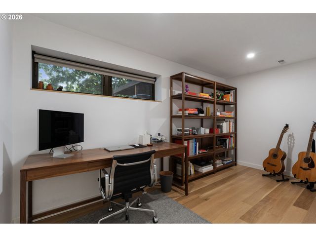 3868 Sw BRIDLEMILE Ln, Portland, OR 97221