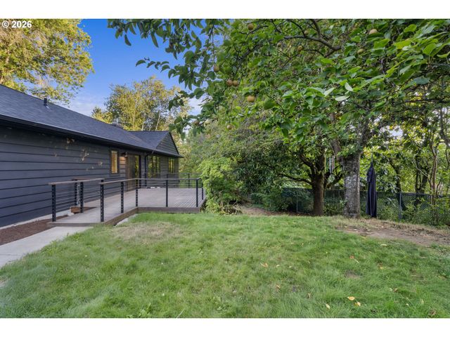 3868 Sw BRIDLEMILE Ln, Portland, OR 97221