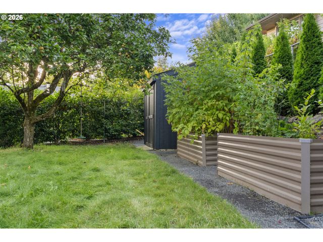 3868 Sw BRIDLEMILE Ln, Portland, OR 97221