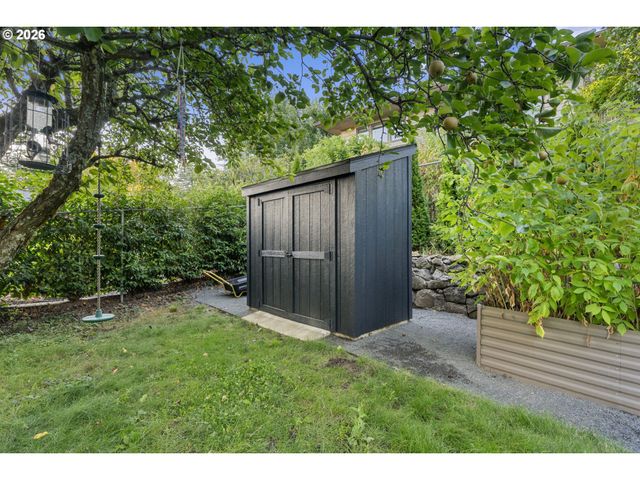 3868 Sw BRIDLEMILE Ln, Portland, OR 97221