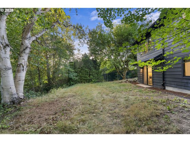 3868 Sw BRIDLEMILE Ln, Portland, OR 97221