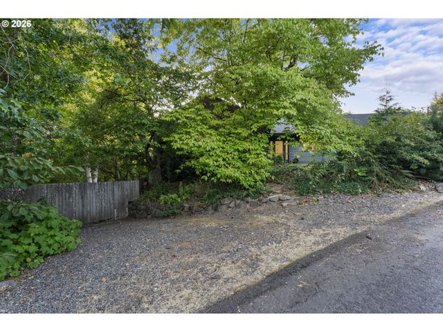 3868 Sw BRIDLEMILE Ln, Portland, OR 97221