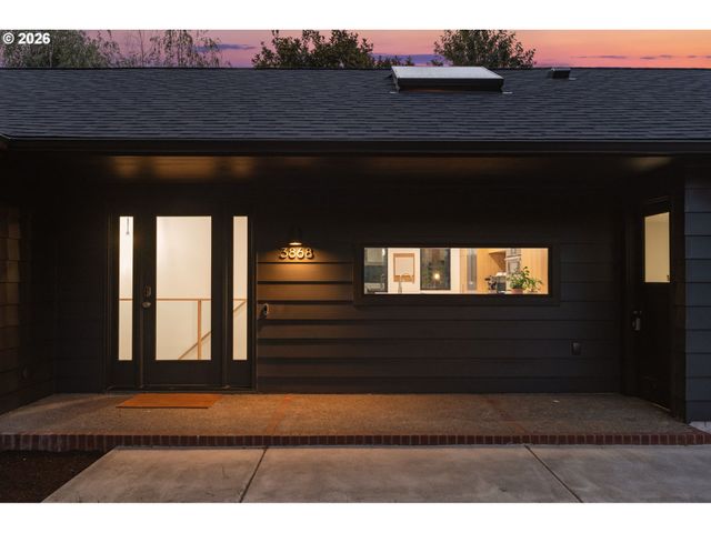 3868 Sw BRIDLEMILE Ln, Portland, OR 97221