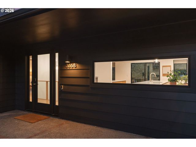 3868 Sw BRIDLEMILE Ln, Portland, OR 97221