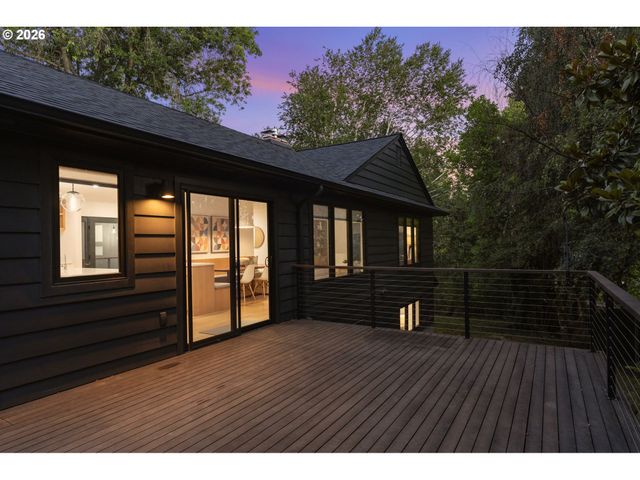 3868 Sw BRIDLEMILE Ln, Portland, OR 97221