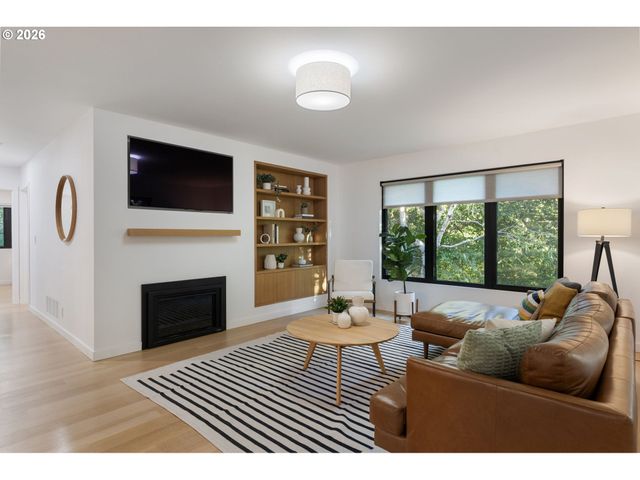 3868 Sw BRIDLEMILE Ln, Portland, OR 97221