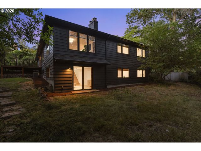 3868 Sw BRIDLEMILE Ln, Portland, OR 97221