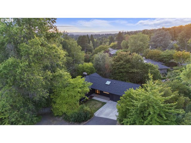 3868 Sw BRIDLEMILE Ln, Portland, OR 97221