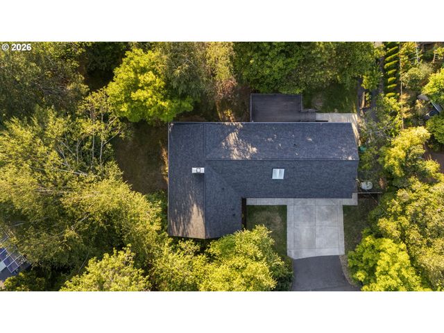 3868 Sw BRIDLEMILE Ln, Portland, OR 97221