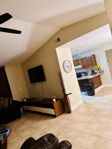637 SE THORNHILL Drive, Port St. Lucie, FL 34983