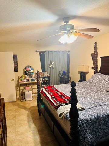 637 SE THORNHILL Drive, Port St. Lucie, FL 34983