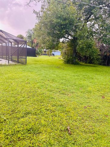 637 SE THORNHILL Drive, Port St. Lucie, FL 34983