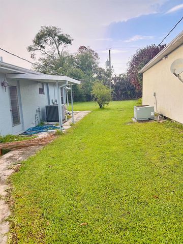 637 SE THORNHILL Drive, Port St. Lucie, FL 34983