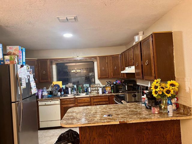 637 SE THORNHILL Drive, Port St. Lucie, FL 34983
