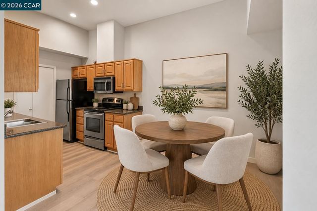 228 Lakeshore Court, Richmond, CA 94804