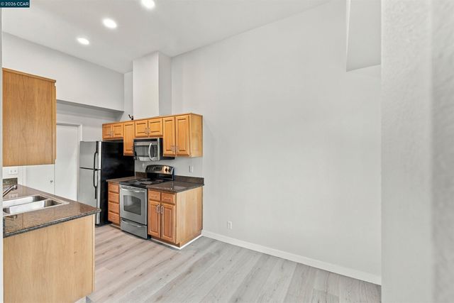 228 Lakeshore Court, Richmond, CA 94804
