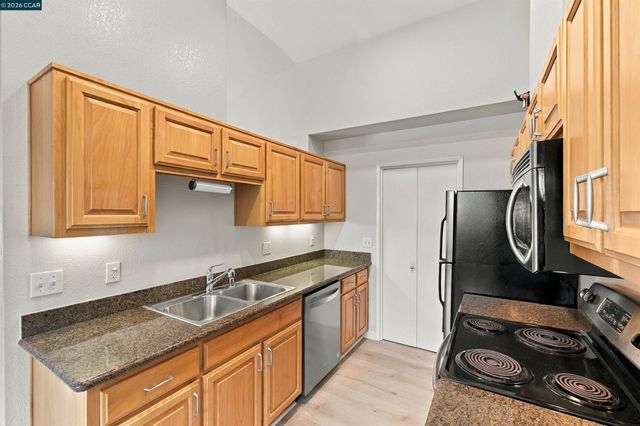 228 Lakeshore Court, Richmond, CA 94804
