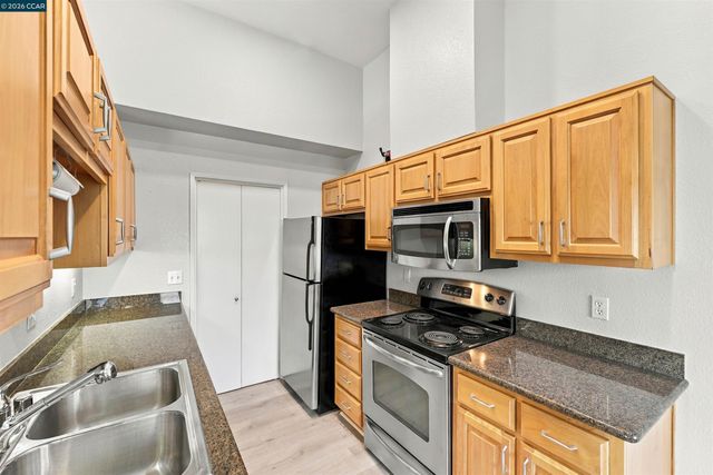 228 Lakeshore Court, Richmond, CA 94804