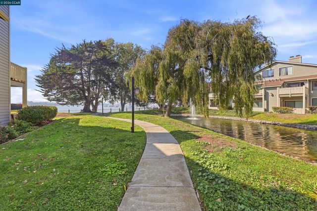 228 Lakeshore Court, Richmond, CA 94804