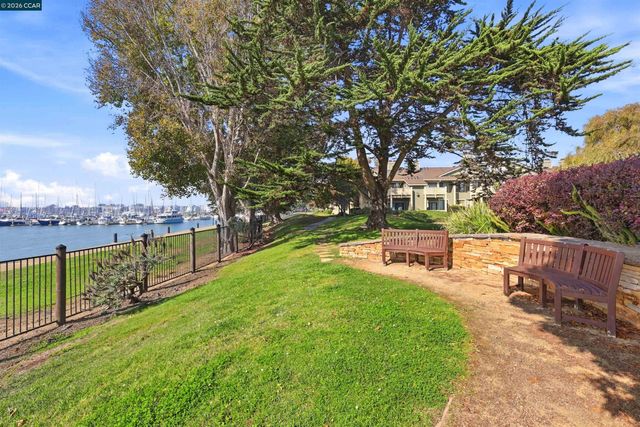228 Lakeshore Court, Richmond, CA 94804