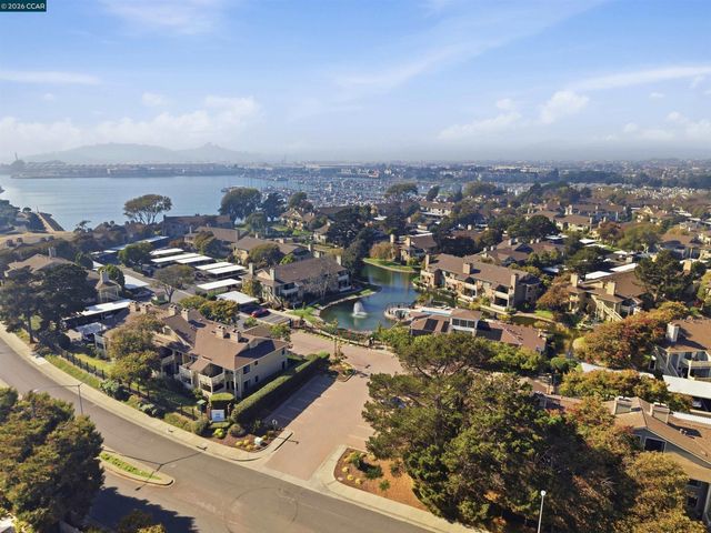 228 Lakeshore Court, Richmond, CA 94804