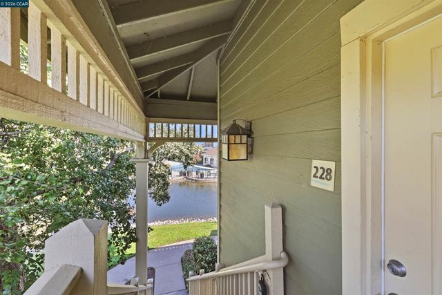 228 Lakeshore Court, Richmond, CA 94804
