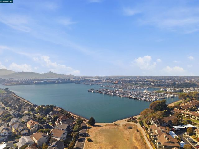228 Lakeshore Court, Richmond, CA 94804
