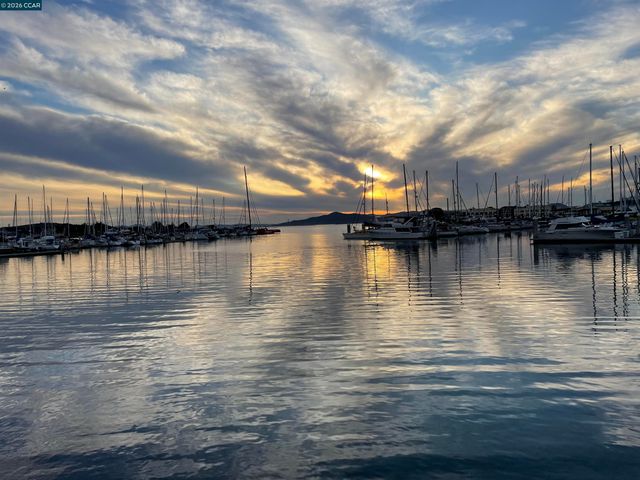 228 Lakeshore Court, Richmond, CA 94804