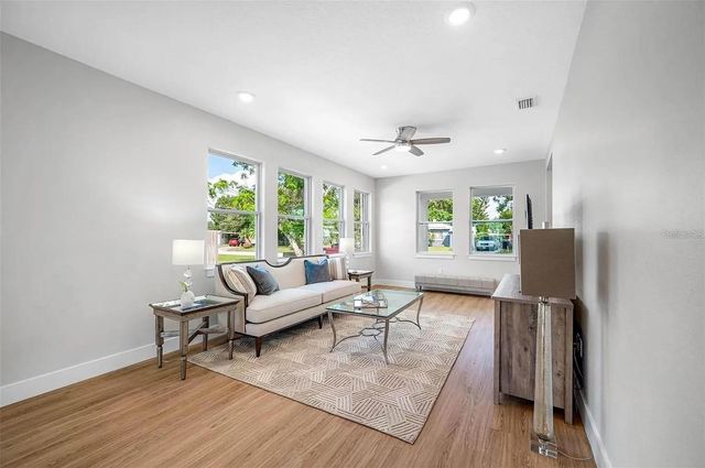 1516 59TH STREET N, St Petersburg, FL 33710