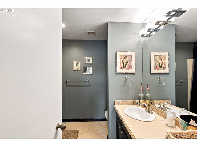 615 Se LINN St D, Portland, OR 97202