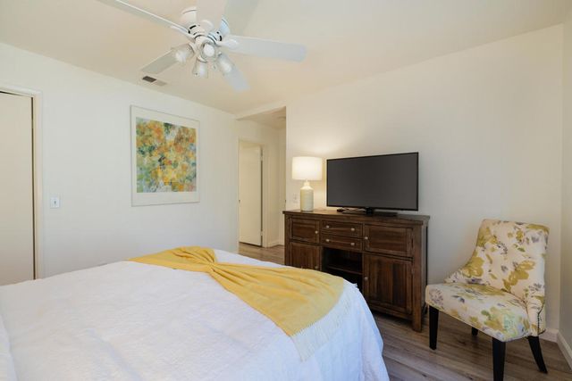 156 Falls Court, Palm Desert, CA 92211