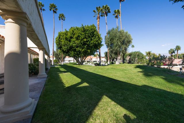 156 Falls Court, Palm Desert, CA 92211