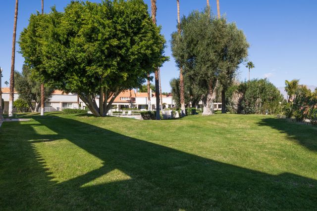 156 Falls Court, Palm Desert, CA 92211