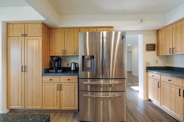 156 Falls Court, Palm Desert, CA 92211