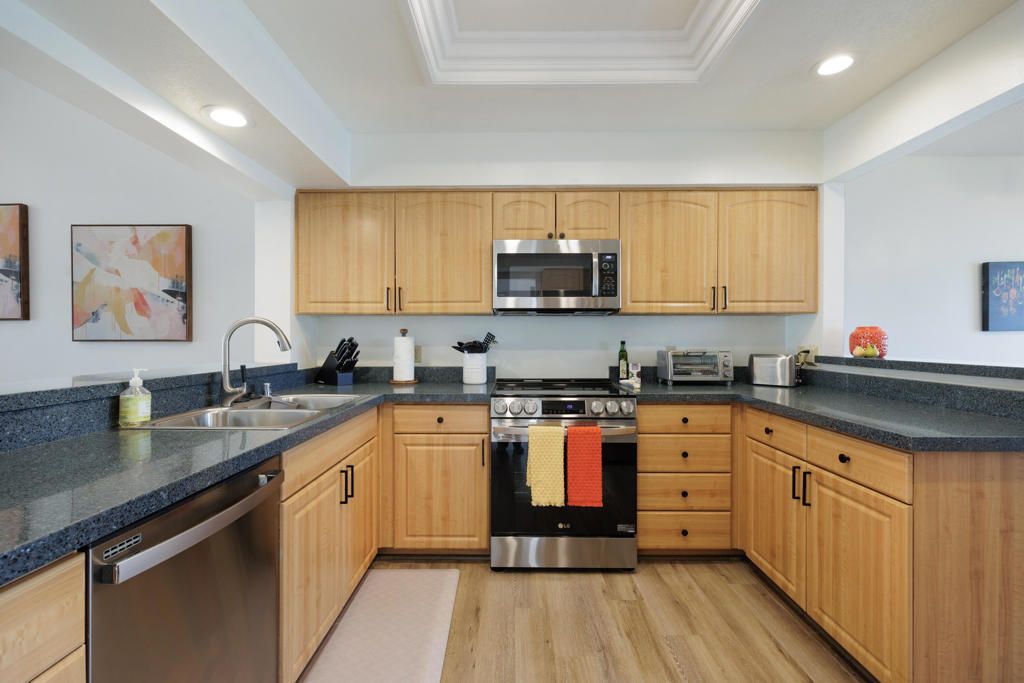 156 Falls Court, Palm Desert, CA 92211