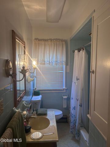 1111 Fort Hunter Road, Rotterdam, NY 12303