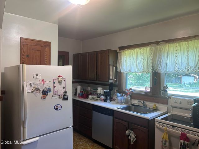 1111 Fort Hunter Road, Rotterdam, NY 12303