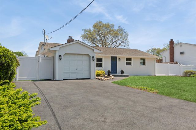 59 Smithtown Polk Boulevard, Centereach, NY 11720