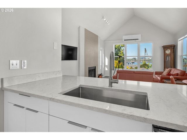 305 S MONTGOMERY St F501, Portland, OR 97201