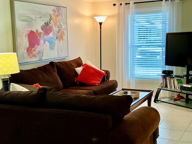 3325 South Street, Hollywood, FL 33021