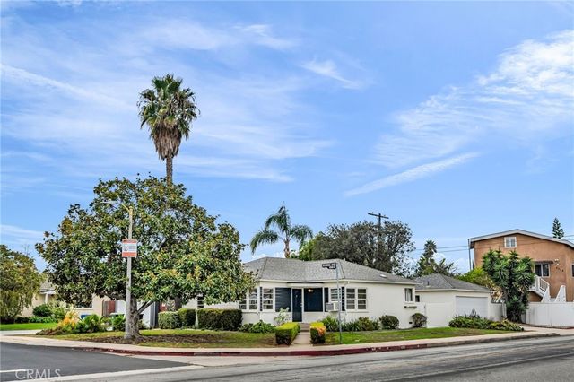8301 Reading Avenue, Los Angeles, CA 90045