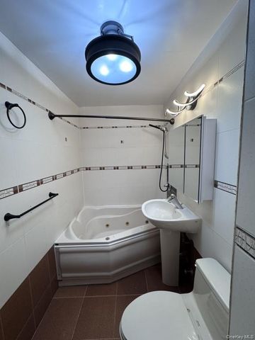 40 Brighton 1st Road 15M, Brooklyn, NY 11235